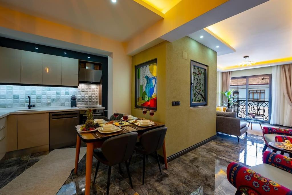 Sehir Merkezinde Lueks - Ocekhomes Adin Apartament